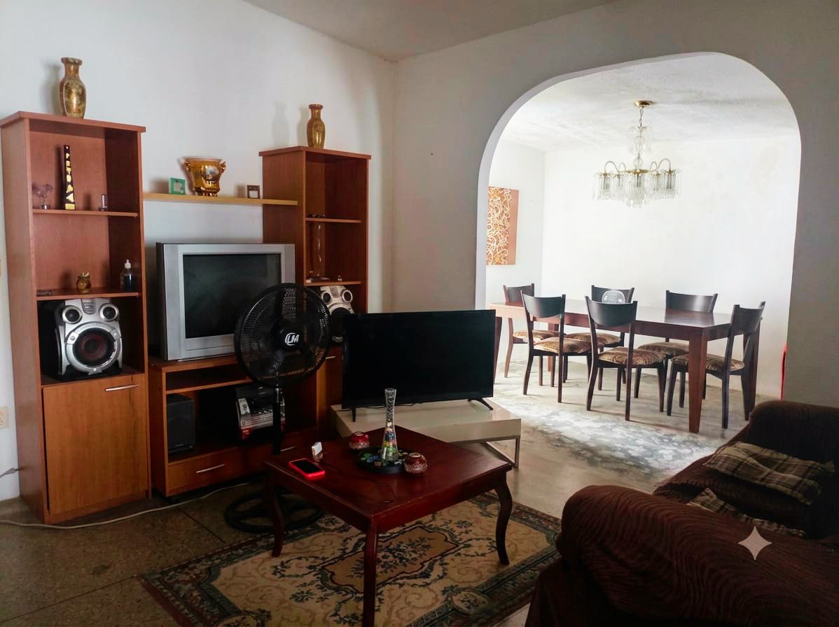 Ofrece en Venta Casa con Ambientes en Gris para Remodelar, Ubicada en la Urb. El Morro II, San Diego, Carabobo.