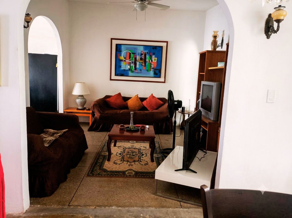 Ofrece en Venta Casa con Ambientes en Gris para Remodelar, Ubicada en la Urb. El Morro II, San Diego, Carabobo.