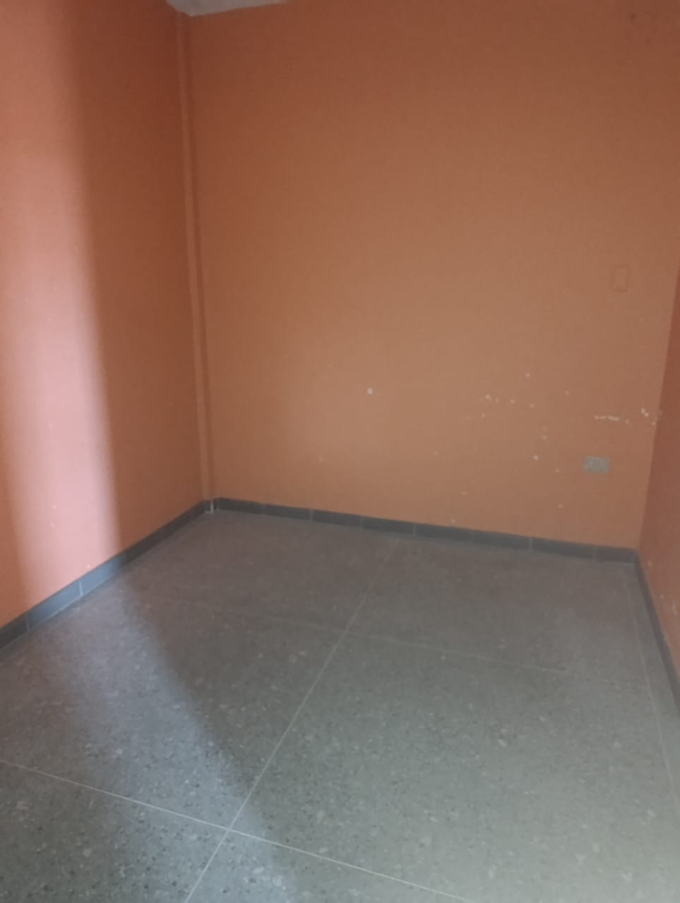 Excelente Edificio Industrial y Locales Comerciales 