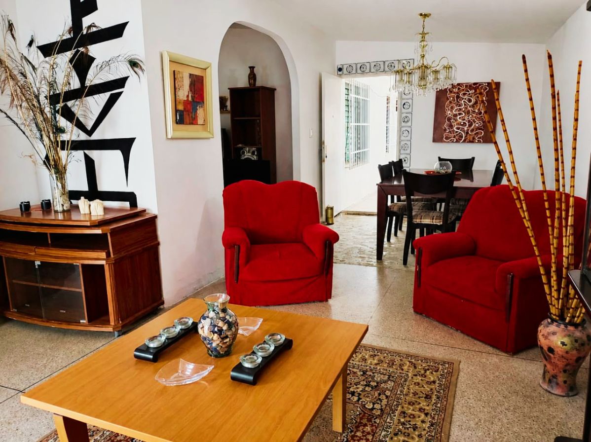 Ofrece en Venta Casa con Ambientes en Gris para Remodelar, Ubicada en la Urb. El Morro II, San Diego, Carabobo.