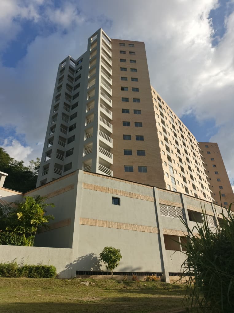 Vende Apartamento a Estrenar en Obra Blanca, Ubicado en El C.R Buena Vista Suites, Trigaleña Alta, Valencia, Carabobo.